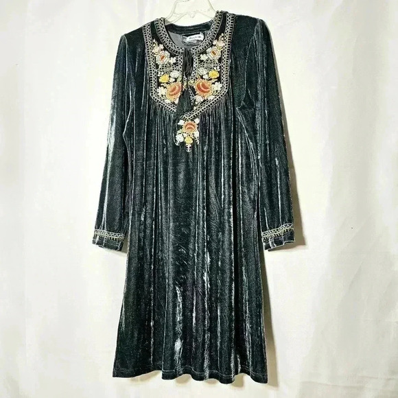 🛑 Time For Me Womens Blue Embroidered Pleated Boho Poly Stretch Velvety Top L - Picture 1 of 10